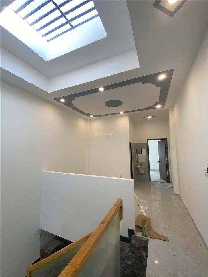 Bán nhanh nhà 1 trệt 1 lầu  gần chợ  shr 60m2 giá 1ty9