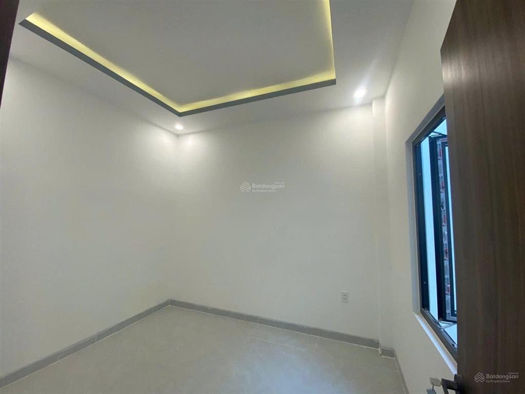 Bán nhanh nhà 1 trệt 1 lầu  gần chợ  shr 60m2 giá 1ty9