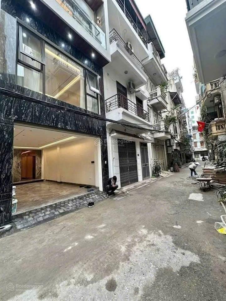 Chính chủ bán nhà nguyễn văn cừ, thang máy. dt 40m2 x 7 tầng. nhà mới tinh, ngõ ô tô tránh.