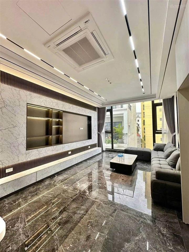 Chính chủ bán nhà nguyễn văn cừ, thang máy. dt 40m2 x 7 tầng. nhà mới tinh, ngõ ô tô tránh.