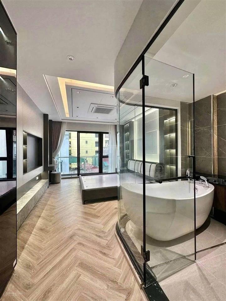 Chính chủ bán nhà nguyễn văn cừ, thang máy. dt 40m2 x 7 tầng. nhà mới tinh, ngõ ô tô tránh.