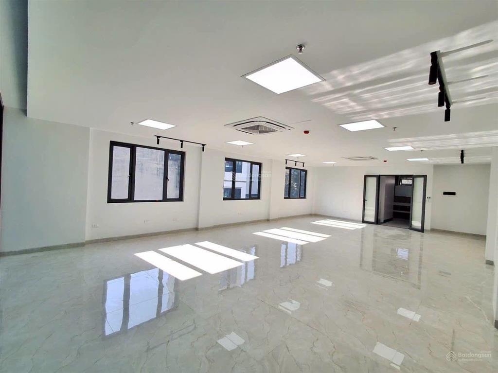 Siêu hot tòa nhà văn phòng thạch bàn giá chào linh động 38 tỷ.  0968 776 ***.