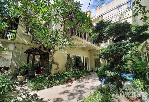 Bán biệt thự vườn đào 190m 5 tầng 147 tỷ