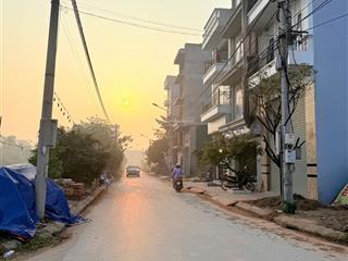 Gia đình cần bán 80m2 đất pheo đẫy  mặt đường hoàng quốc việt kd  sát dự án nouble tây thăng long