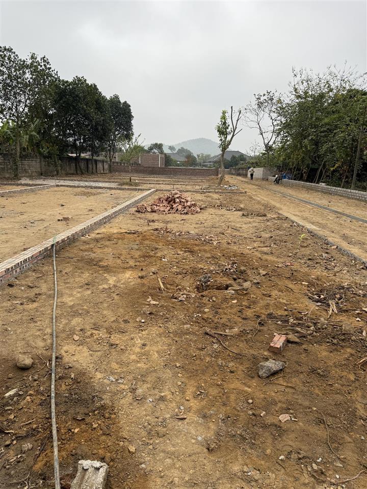 Chính chủ cần bán 100m2 giá 1.38 tỷ đất p. tùng thiện sơn tây. đường ô tô tránh chạy thông