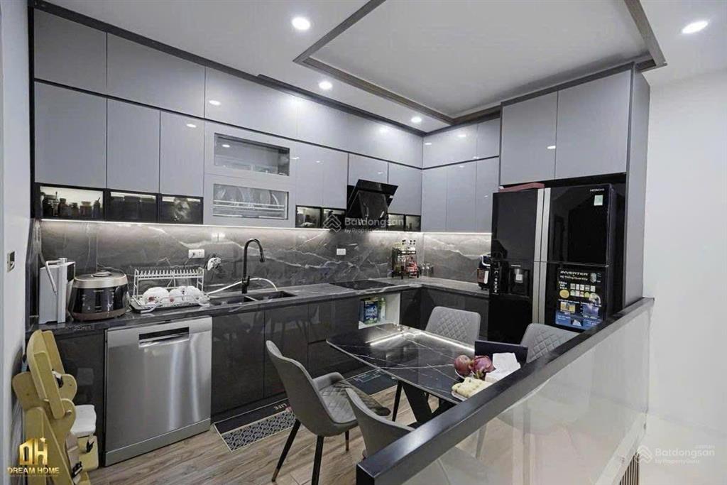 Nhà đẹp tân mai hoàng mai | 44m² | 6 tầng | giá 9.9 tỷ  view hồ  ô tô đỗ cửa  full nội thất