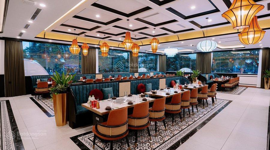 Cho thuê siêu phẩm mặt phố nguyên hồng  đống đa 360m2 x 2t , 30m mặt tiền , thuê thẳng
