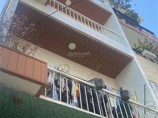 Bán nhà mới 4 phòng ngủ có bề ngang rộng 5,3 m gần lotte lê đại hành. gía 10 tỷ, còn thương lượng.