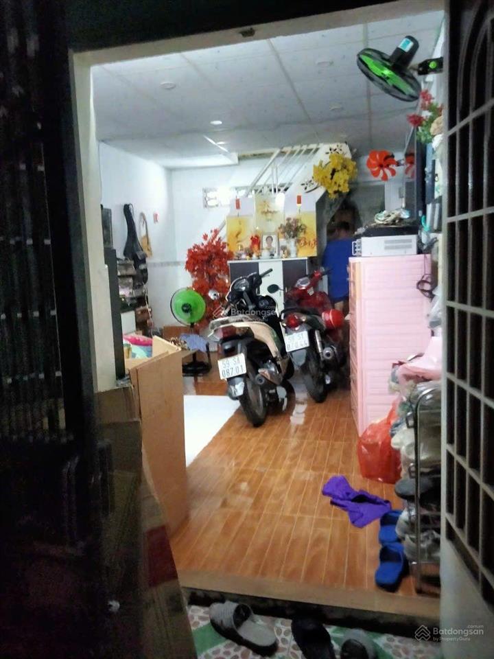 Cho thuê nhà 2 tầng, 2pn 2wc, giá 9,5 triệu gần chợ bà chiểu và ngã tư hàng xanh bình thạnh