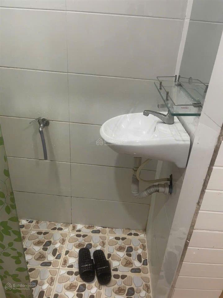 Cho thuê nhà 2 phòng ngủ gần cầu hoàng hóa thám, phường tân định