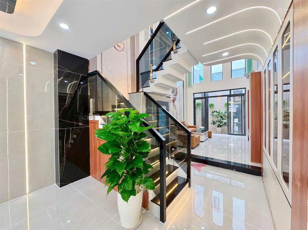 Nhà mới full nội thất 6pn hxt 20m chỉ 8 tỷ tl
