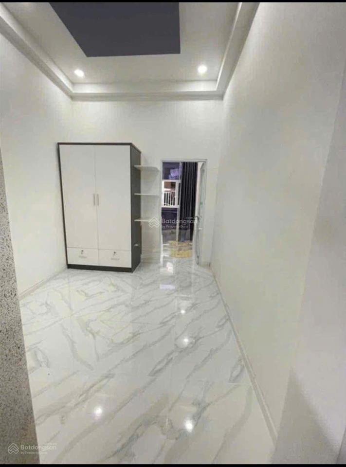 Cho thuê nhà mới 3 phòng ngủ, sân thượng hẻm 197 cao đạt, q5, gía 14,5 triệu, thương lượng