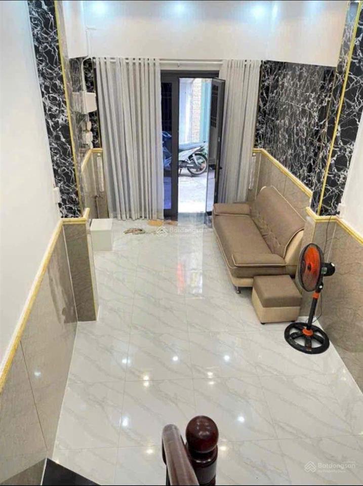 Cho thuê nhà mới 3 phòng ngủ, sân thượng hẻm 197 cao đạt, q5, gía 14,5 triệu, thương lượng