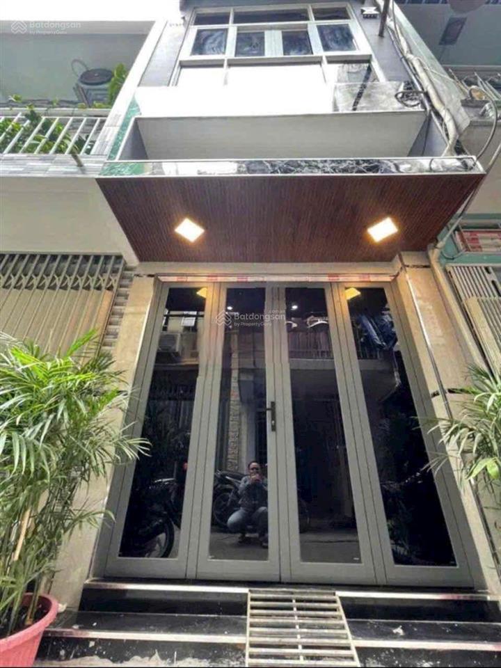 Cho thuê nhà mới 3 phòng ngủ, sân thượng hẻm 197 cao đạt, q5, gía 14,5 triệu, thương lượng