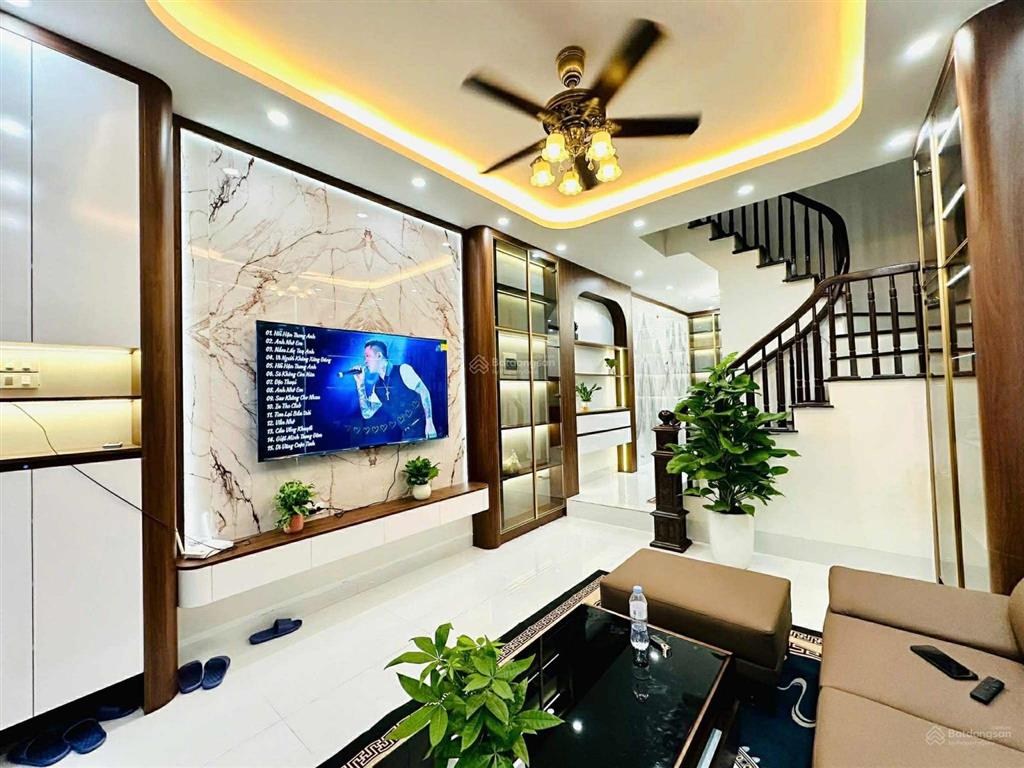 Cực ngon phố minh khai, thang máy, phân lô, gần ô tô tránh nhau, lô góc,ngõ thông thoáng mát 42m.