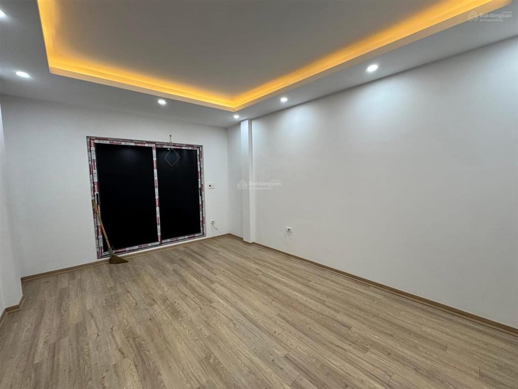 Gần ô tô tránh minh khai, nhà mới kính koong, lô góc, ngõ nông thông kinh doanh 37m*5t. bán 6,8 tỷ