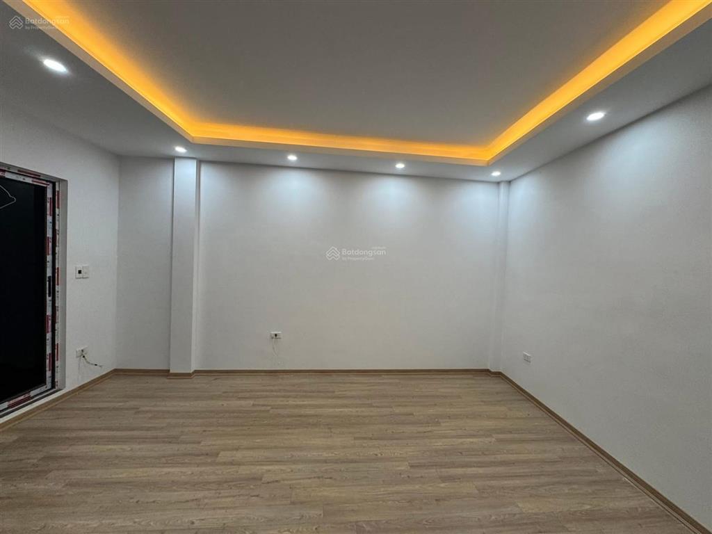 Gần ô tô tránh minh khai, nhà mới kính koong, lô góc, ngõ nông thông kinh doanh 37m*5t. bán 6,8 tỷ