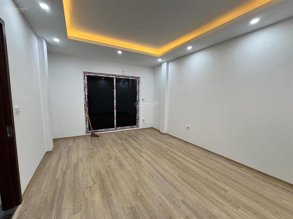 Gần ô tô tránh minh khai, nhà mới kính koong, lô góc, ngõ nông thông kinh doanh 37m*5t. bán 6,8 tỷ