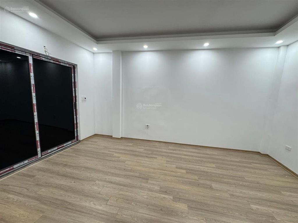 Gần ô tô tránh minh khai, nhà mới kính koong, lô góc, ngõ nông thông kinh doanh 37m*5t. bán 6,8 tỷ