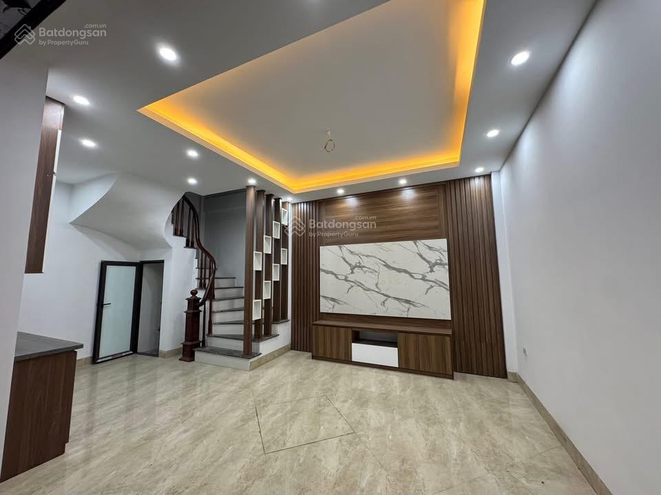 Gần ô tô tránh minh khai, nhà mới kính koong, lô góc, ngõ nông thông kinh doanh 37m*5t. bán 6,8 tỷ