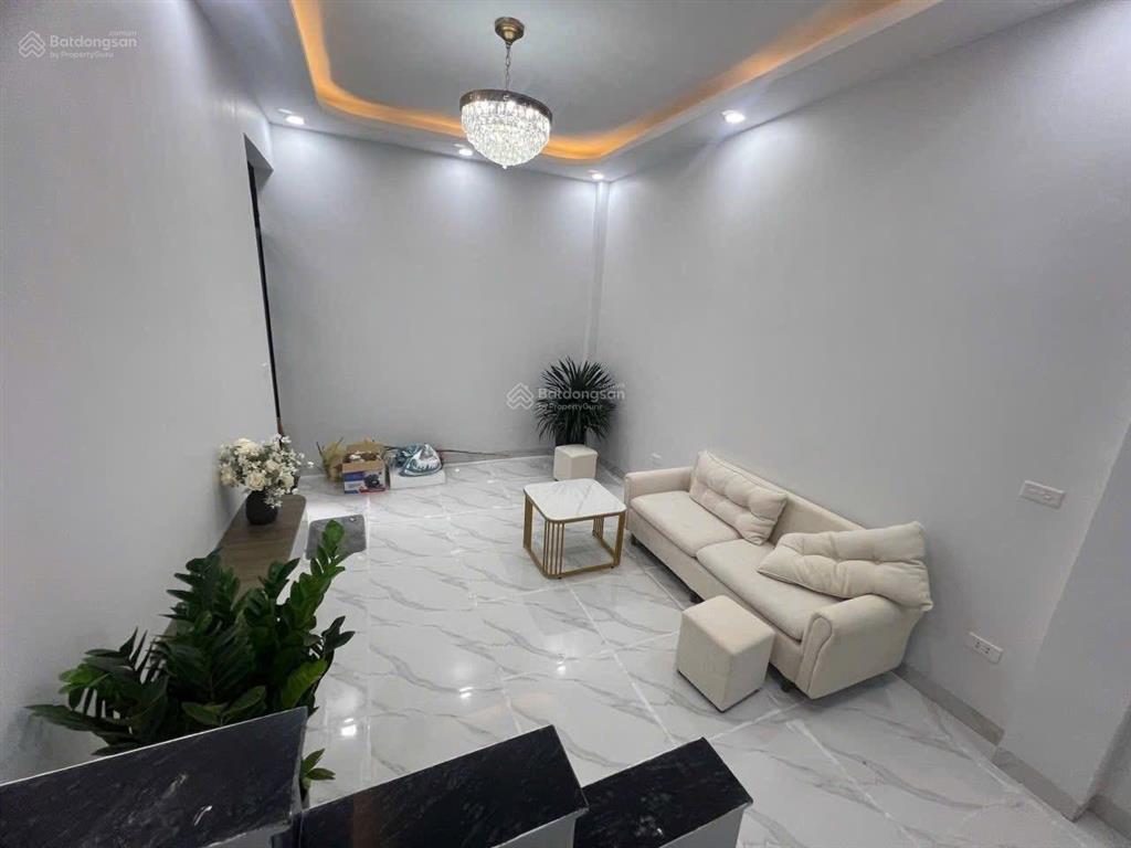 Gần ô tô tránh phố minh khai, ngõ thông rộng, kinh doanh tốt. thoáng sáng vĩnh viễn, cc bán 40m*5t.
