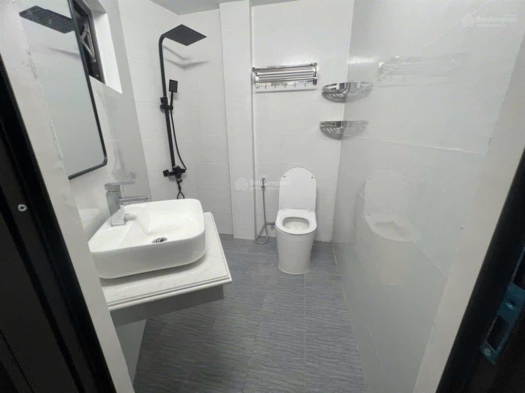 Gần ô tô tránh phố minh khai, ngõ thông rộng, kinh doanh tốt. thoáng sáng vĩnh viễn, cc bán 40m*5t.