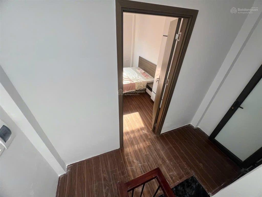 Gần ô tô tránh phố minh khai, ngõ thông rộng, kinh doanh tốt. thoáng sáng vĩnh viễn, cc bán 40m*5t.