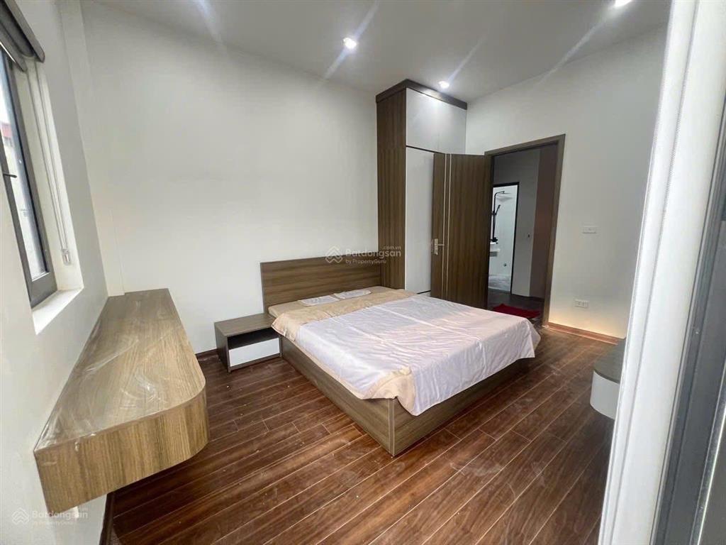 Gần ô tô tránh phố minh khai, ngõ thông rộng, kinh doanh tốt. thoáng sáng vĩnh viễn, cc bán 40m*5t.