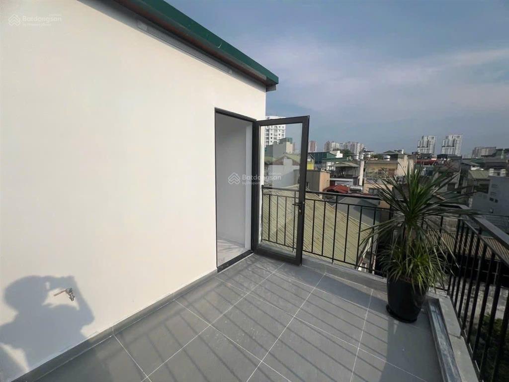 Gần ô tô tránh phố minh khai, ngõ thông rộng, kinh doanh tốt. thoáng sáng vĩnh viễn, cc bán 40m*5t.