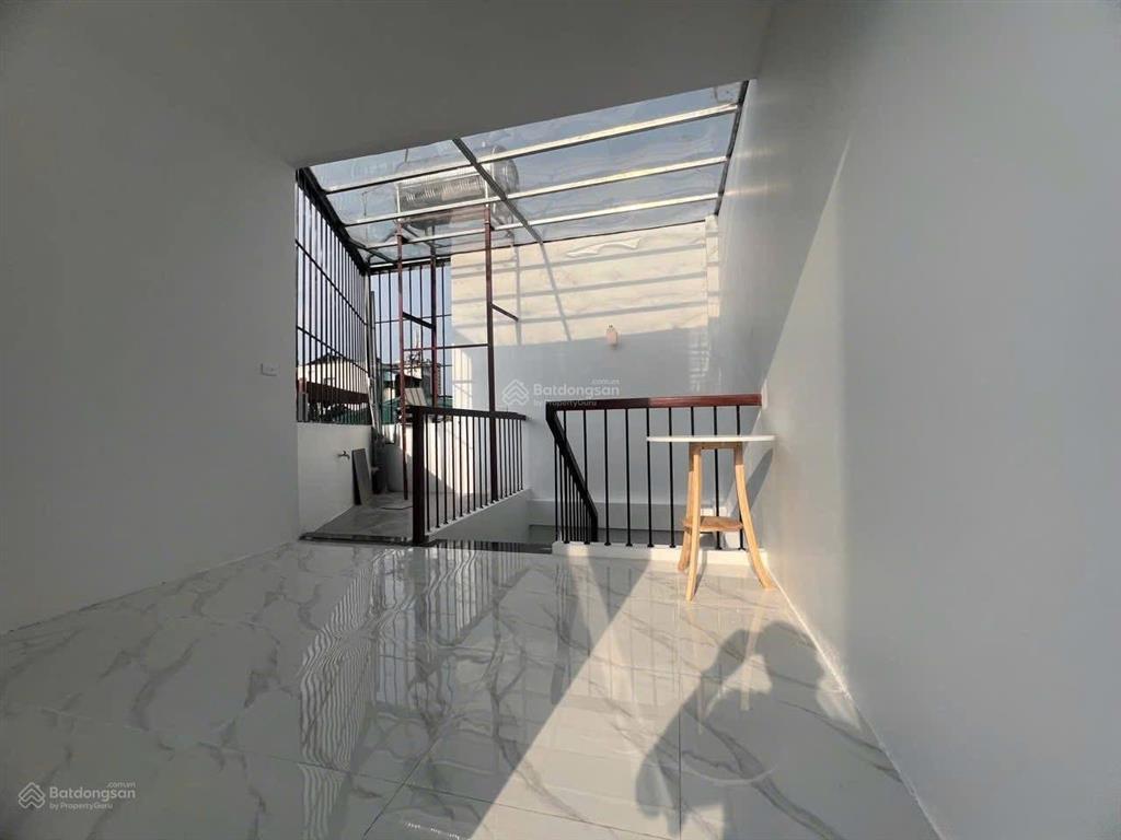 Gần ô tô tránh phố minh khai, ngõ thông rộng, kinh doanh tốt. thoáng sáng vĩnh viễn, cc bán 40m*5t.
