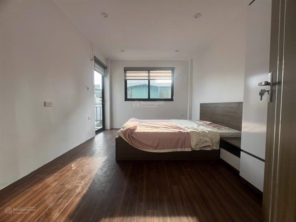 Gần ô tô tránh phố minh khai, ngõ thông rộng, kinh doanh tốt. thoáng sáng vĩnh viễn, cc bán 40m*5t.