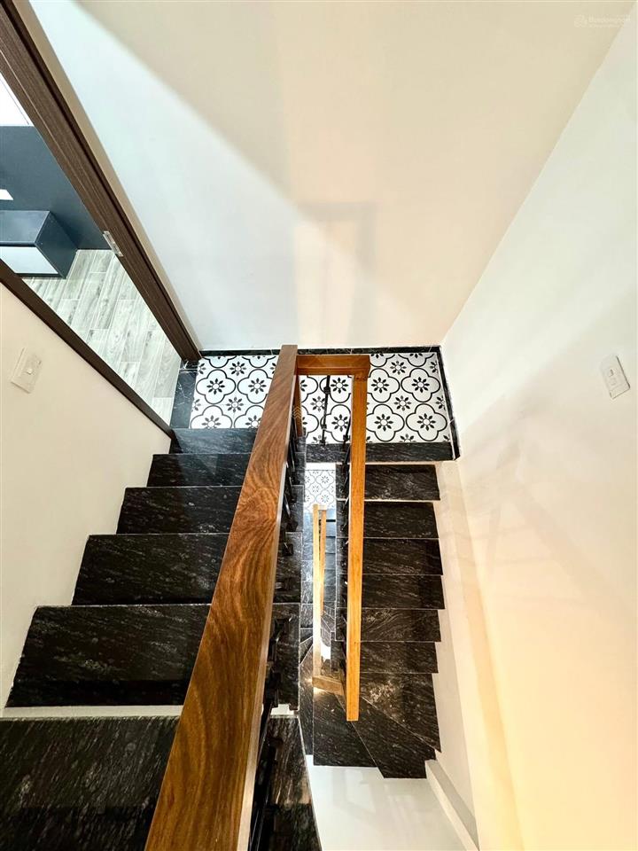 Ô tô đỗ cổng phố kim ngưu, phân lô, 10m ra ô tô tránh, ngõ thông thông kinh doanh sầm uất, 48m*5t.