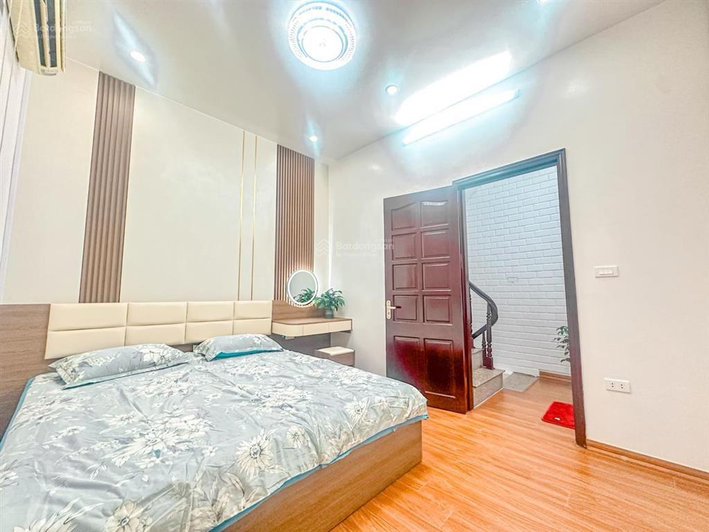 Giá rẻ bất ngờ phố minh khai, lô góc, 2 mặt thoáng sáng, ngõ nông, xe 3 gác phi ầm ầm. dt 40m*5t.