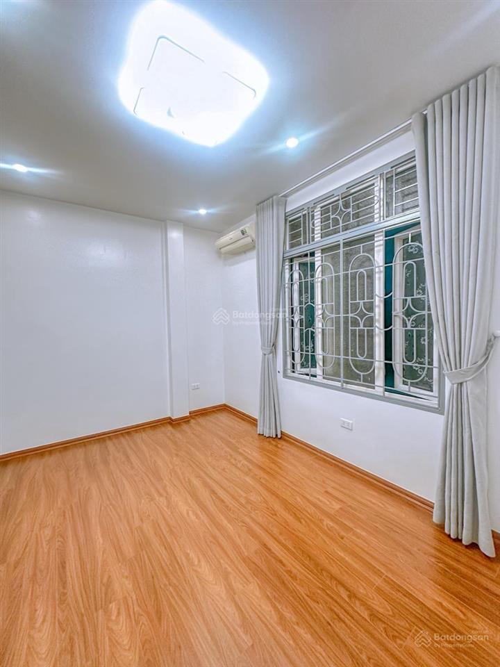 Giá rẻ bất ngờ phố minh khai, lô góc, 2 mặt thoáng sáng, ngõ nông, xe 3 gác phi ầm ầm. dt 40m*5t.