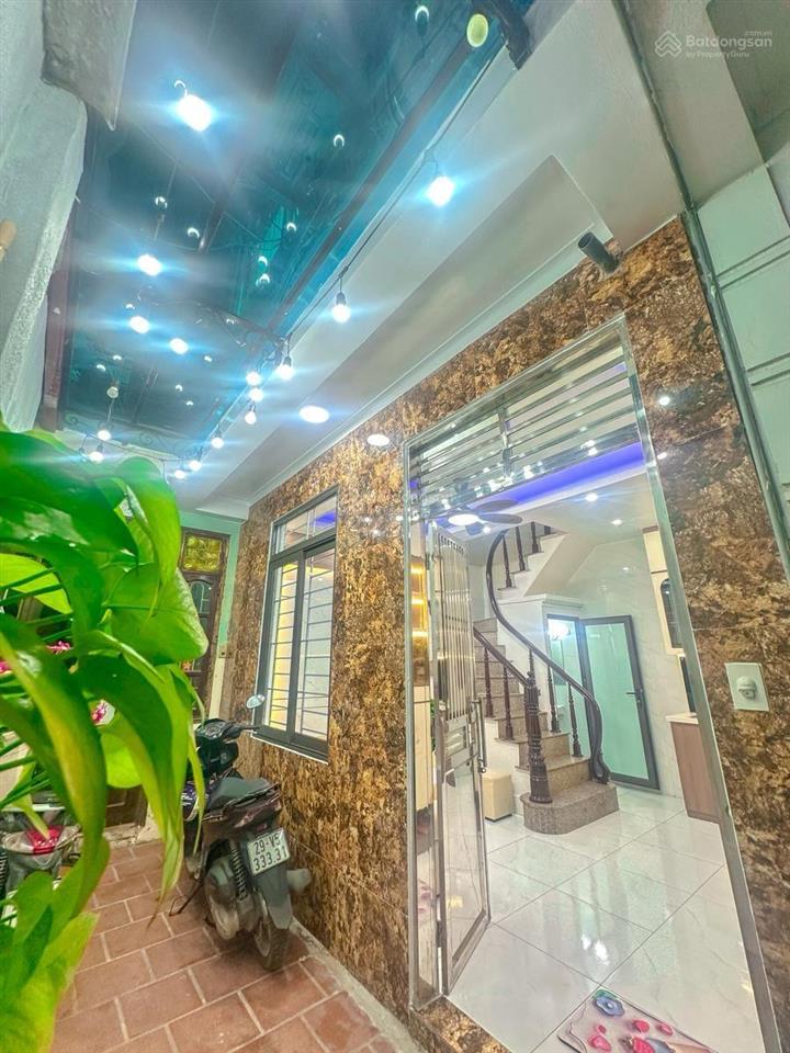 Giá rẻ bất ngờ phố minh khai, lô góc, 2 mặt thoáng sáng, ngõ nông, xe 3 gác phi ầm ầm. dt 40m*5t.
