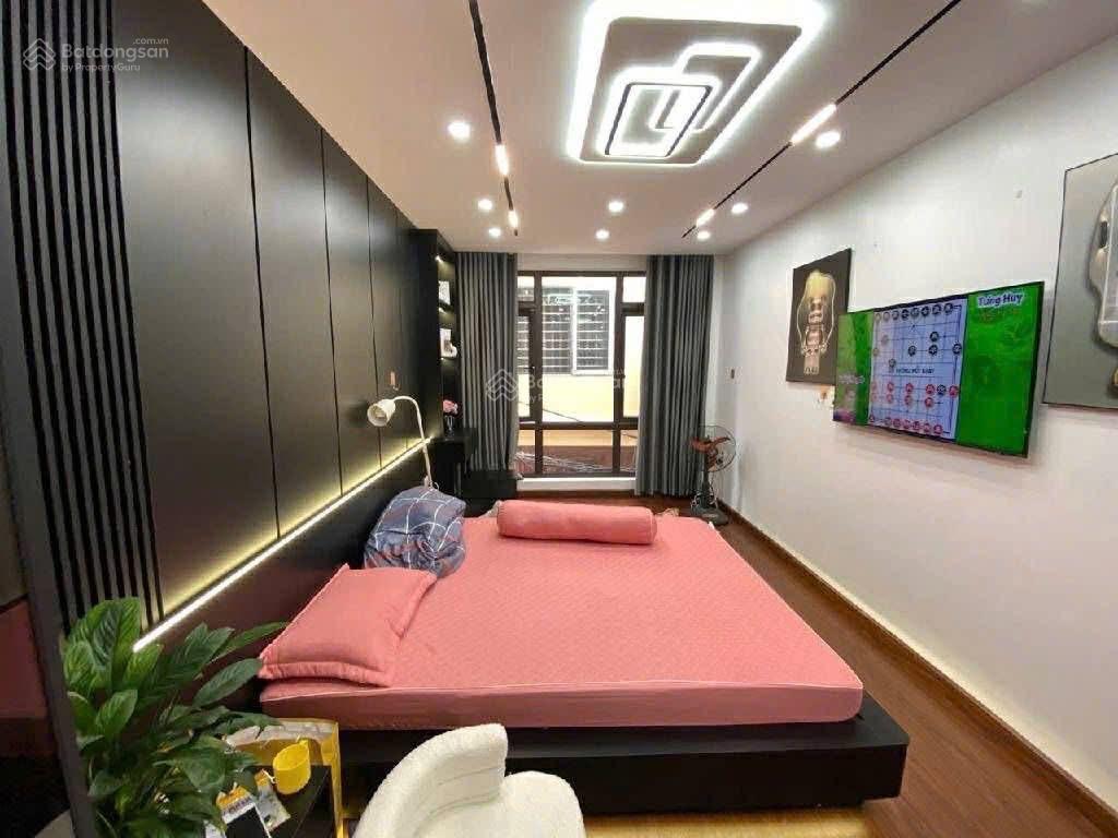 Gần ô tô tránh ngõ quỳnh. nhà mới, ngõ nông thông thóang, chủ tặng full nội thất xịn sò, 45m*5t.