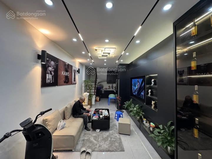 Gần ô tô tránh ngõ quỳnh. nhà mới, ngõ nông thông thóang, chủ tặng full nội thất xịn sò, 45m*5t.