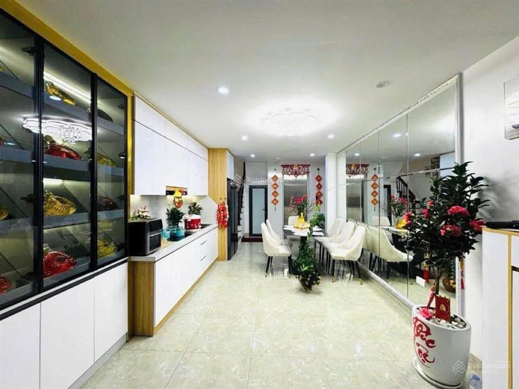 Lô góc phố đại la, ngõ thông 3 thoáng, chủ tặng full nội thất, nhà mới đẹp lung linh. dt 42m2* 5t.