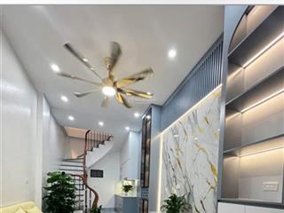 Giá rẻ nhất có 102 phố kim ngưu, ngõ nông sát phố, nhà đẹp, chủ tặng full nội thất xịn. 35m*5t.