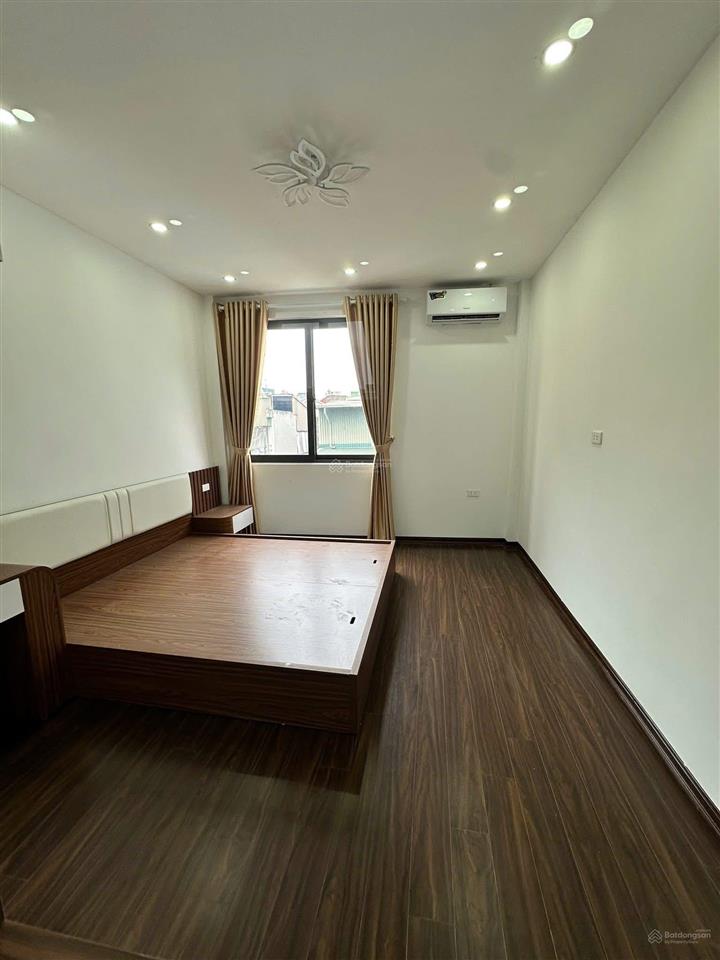 Ô tô chạy qua cửa phố tam trinh, lô góc, ngõ nông, thông kinh doanh tốt, 39m*5t, giá 8,9 tỷ.