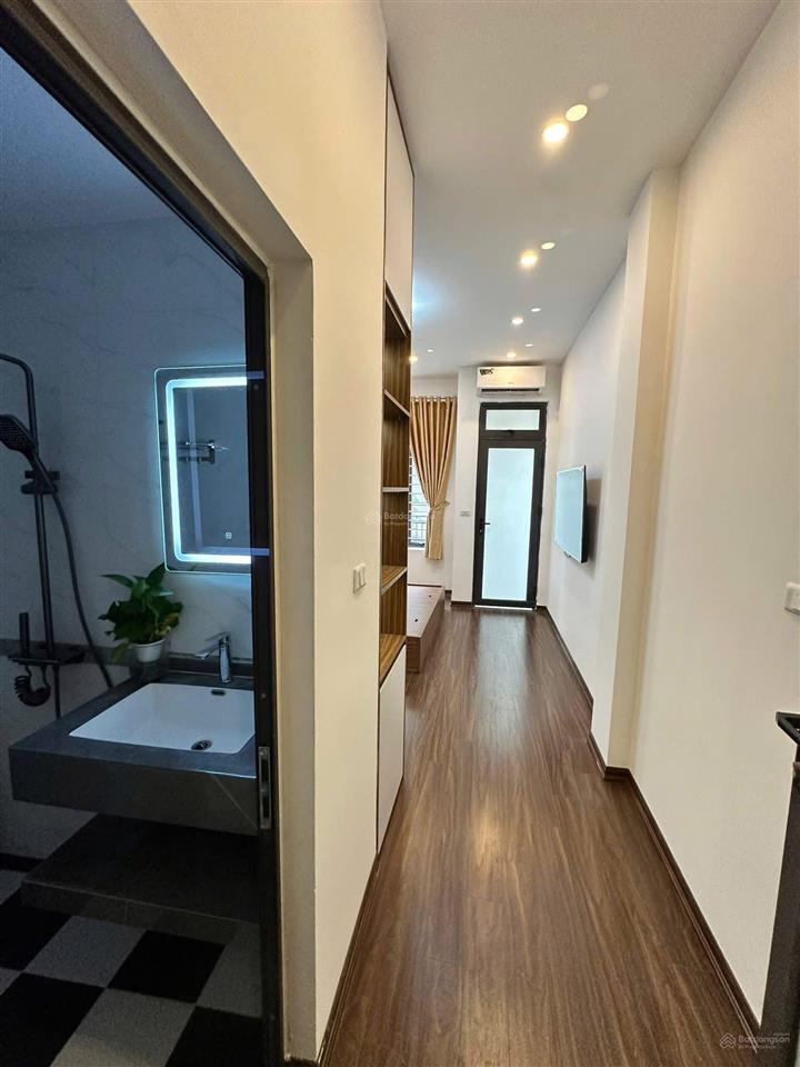 Gần ô tô tránh phố bạch mai, ngõ nông thông, 2 thoáng sáng, lô góc nhà đẹp 35m*5t giá 6,9 tỷ
có tl.