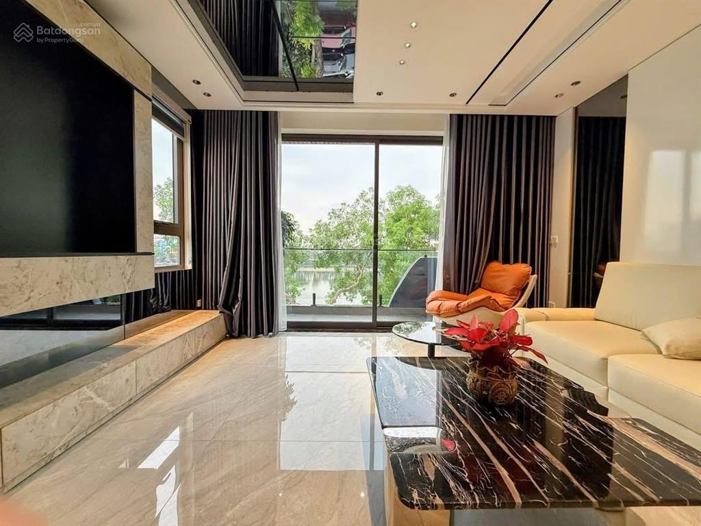 Ô tô đỗ cửa phố đại la, thang máy, nhà đẹp tặng full nội thất xịn, lô góc, dt 43m*5t, giá 8,9 tỷ.