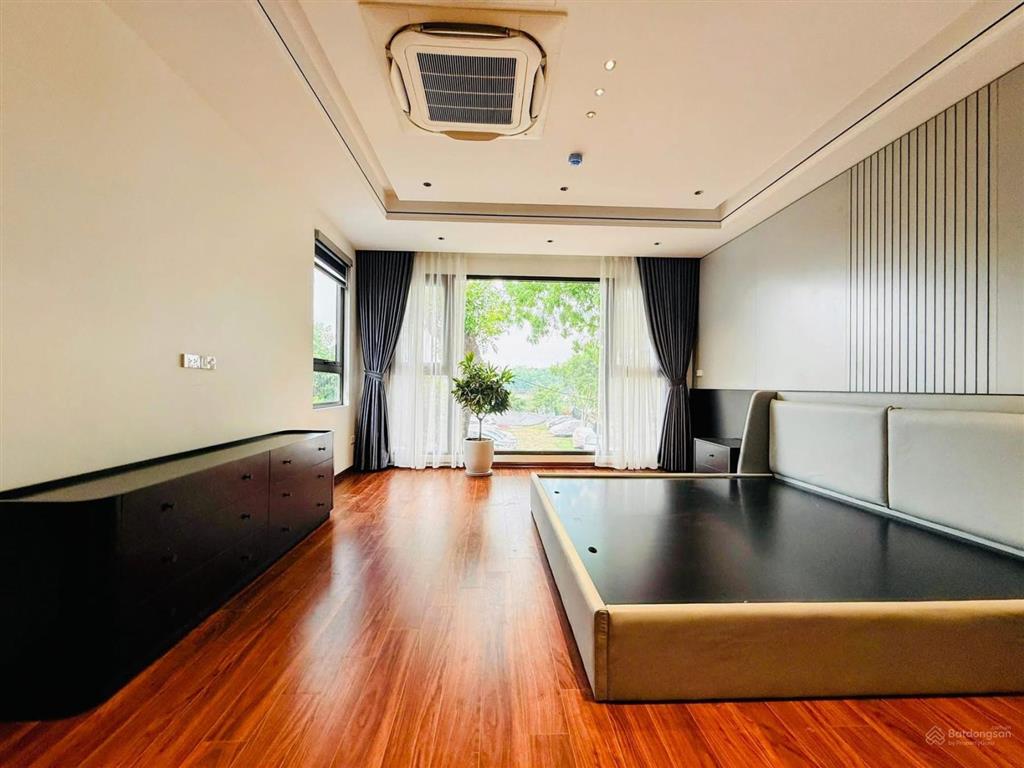 Ô tô đỗ cửa phố đại la, thang máy, nhà đẹp tặng full nội thất xịn, lô góc, dt 43m*5t, giá 8,9 tỷ.