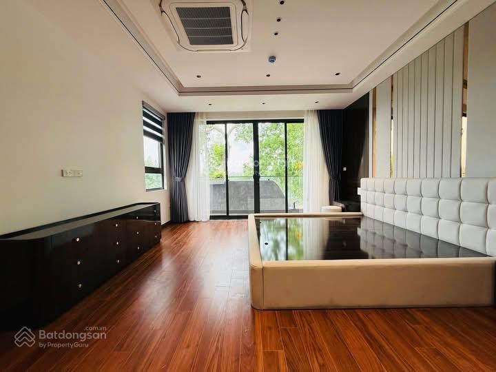 Ô tô đỗ cửa phố đại la, thang máy, nhà đẹp tặng full nội thất xịn, lô góc, dt 43m*5t, giá 8,9 tỷ.