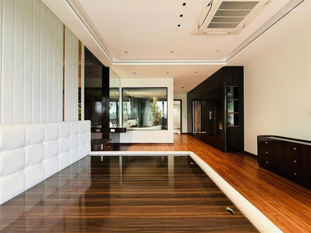 Ô tô đỗ cửa phố đại la, thang máy, nhà đẹp tặng full nội thất xịn, lô góc, dt 43m*5t, giá 8,9 tỷ.
