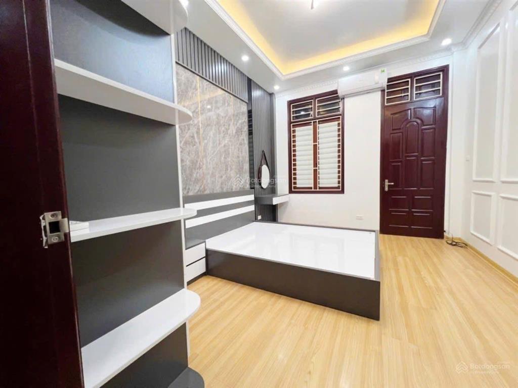 Giảm chào 2 tỷ phố minh khai, lô góc, ngõ nông 10m ra ô tô tránh nhau, dt 35m*5t, chào 6,5 tỷ
có tl