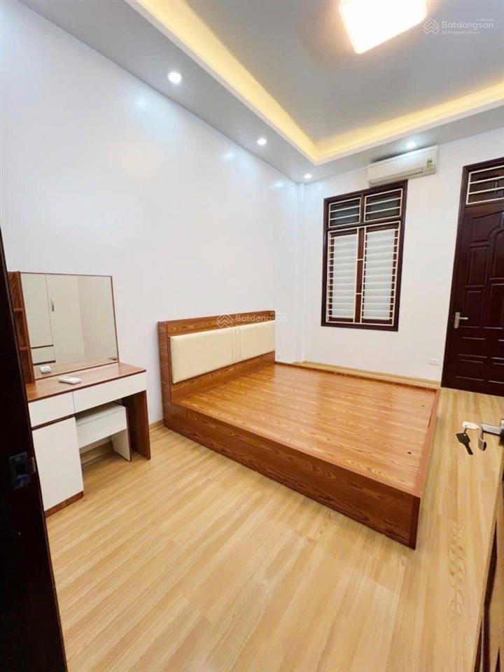 Giảm chào 2 tỷ phố minh khai, lô góc, ngõ nông 10m ra ô tô tránh nhau, dt 35m*5t, chào 6,5 tỷ
có tl