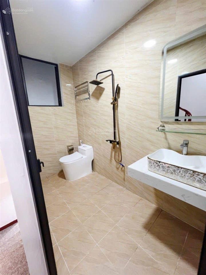 Giảm chào 2 tỷ phố minh khai, lô góc, ngõ nông 10m ra ô tô tránh nhau, dt 35m*5t, chào 6,5 tỷ
có tl