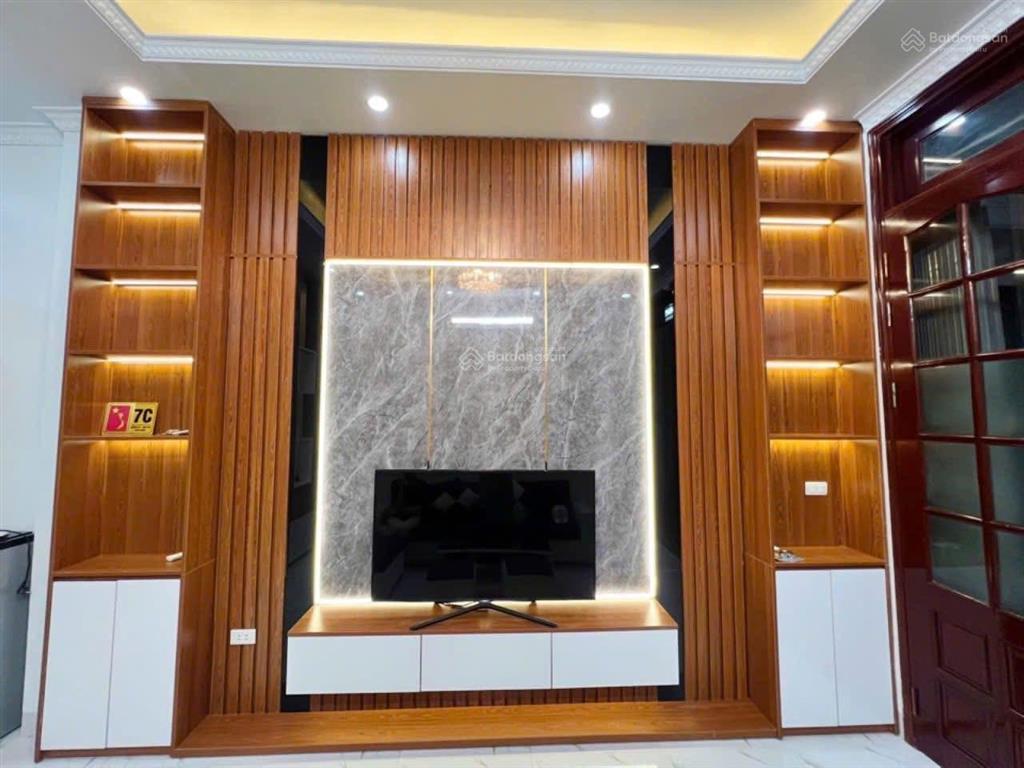 Giảm chào 2 tỷ phố minh khai, lô góc, ngõ nông 10m ra ô tô tránh nhau, dt 35m*5t, chào 6,5 tỷ
có tl
