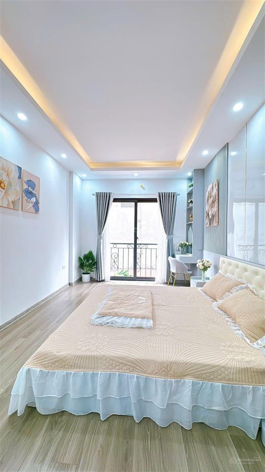 Gần ô tô phố bạch mai, 2 thoáng, thang máy, full nội thất xịn, sđcc, 42m * 5t, giá 6,9 tỷ có tl sâu